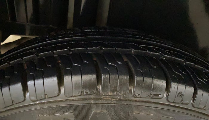 2016 Maruti Swift VXI, Petrol, Manual, 67,042 km, Right Rear Tyre Tread