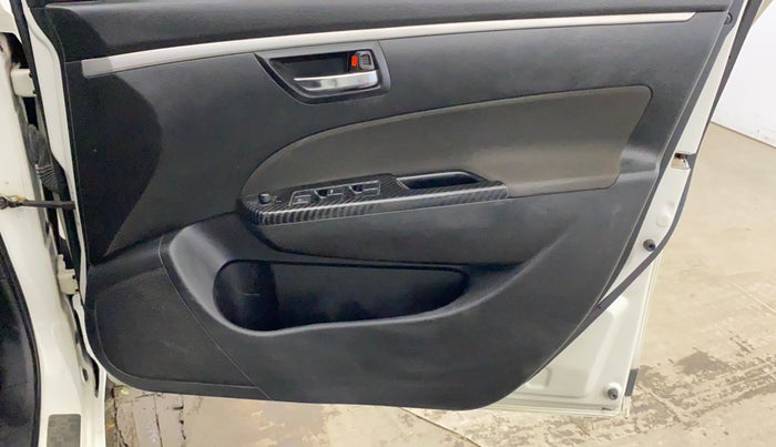 2016 Maruti Swift VXI, Petrol, Manual, 67,042 km, Driver Side Door Panels Control
