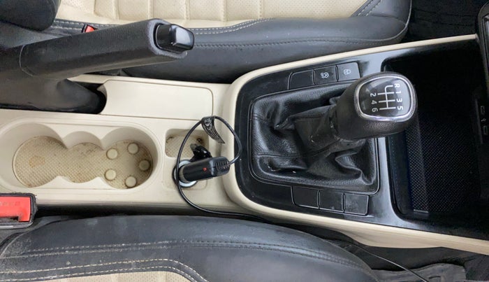 2023 Skoda SLAVIA AMBITION 1.0L TSI MT, Petrol, Manual, 40,443 km, Gear Lever