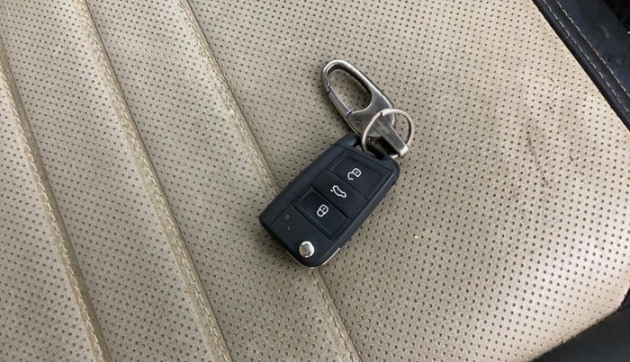 2023 Skoda SLAVIA AMBITION 1.0L TSI MT, Petrol, Manual, 40,443 km, Key Close Up