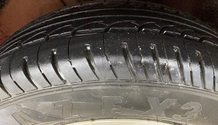 2015 Volkswagen Polo TRENDLINE 1.2L PETROL, Petrol, Manual, 96,931 km, Right Front Tyre Tread