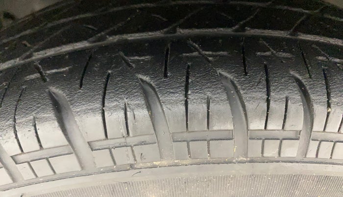 2022 Renault TRIBER RXT, Petrol, Manual, 1,01,210 km, Left Front Tyre Tread