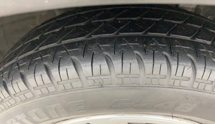 2022 Renault TRIBER RXT, Petrol, Manual, 1,01,210 km, Right Front Tyre Tread