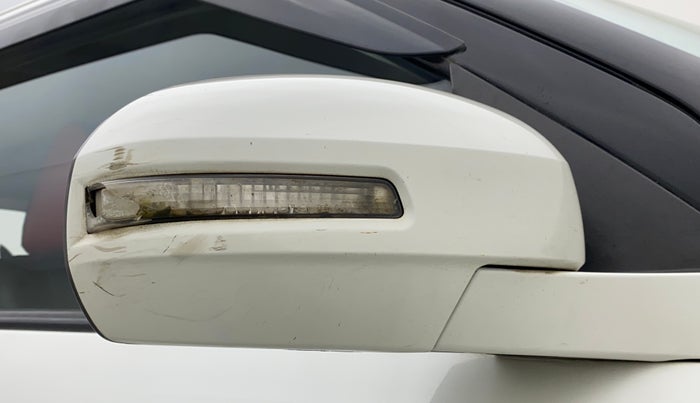 2015 Maruti Swift ZDI, Diesel, Manual, 1,34,650 km, Right rear-view mirror - Minor scratches