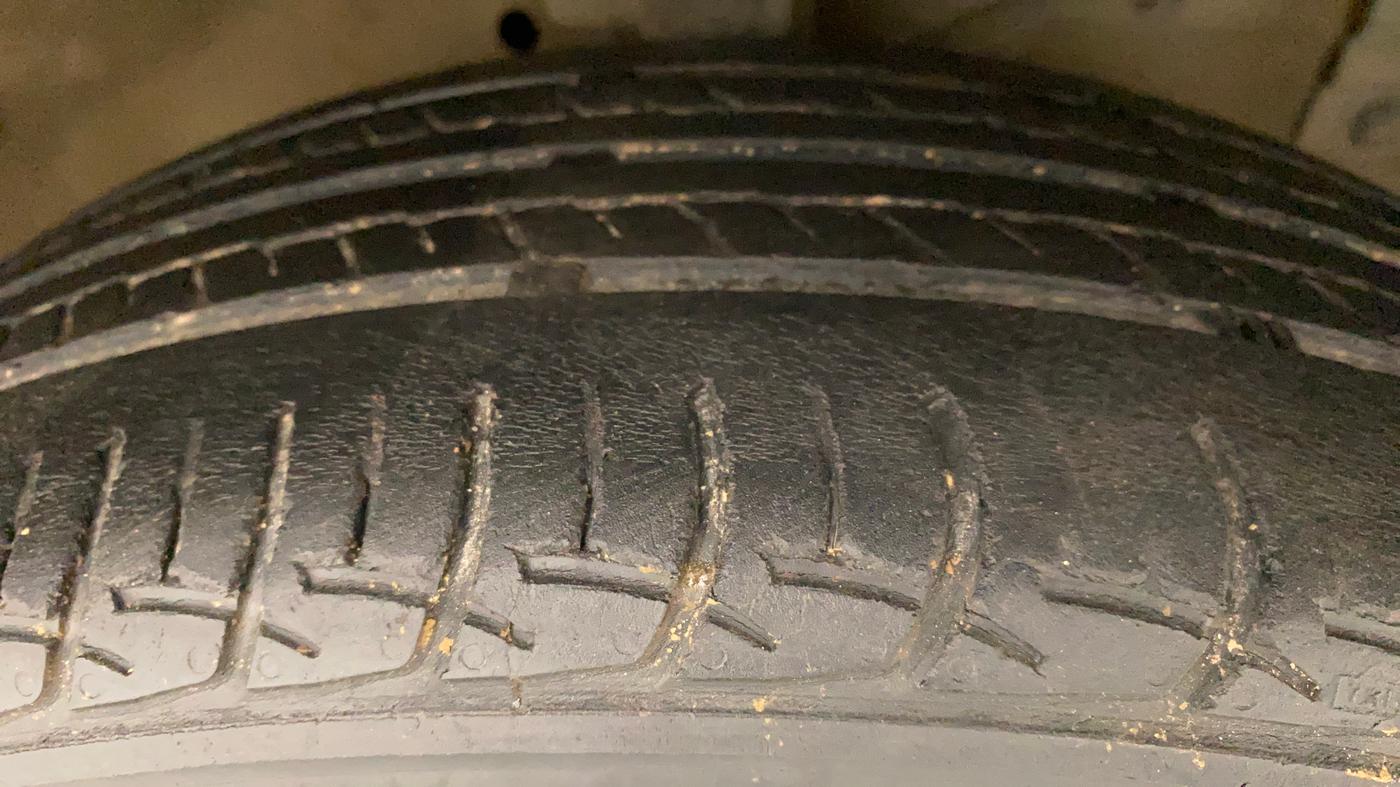 2015 Maruti Swift ZDI, Diesel, Manual, 1,34,650 km, Right Front Tyre Tread