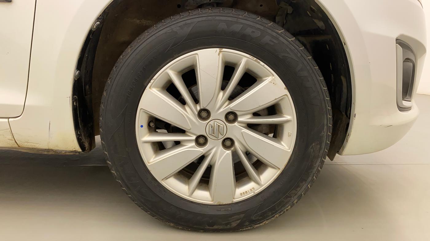2015 Maruti Swift ZDI, Diesel, Manual, 1,34,650 km, Right Front Wheel