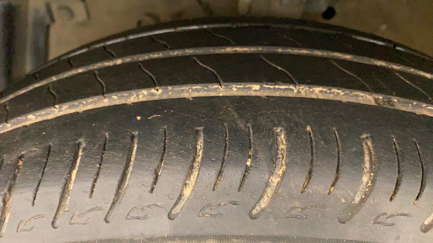 2015 Maruti Swift ZDI, Diesel, Manual, 1,34,650 km, Left Front Tyre Tread