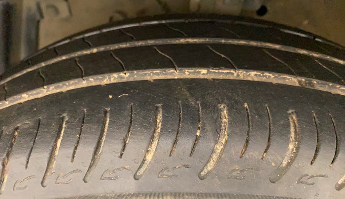 2015 Maruti Swift ZDI, Diesel, Manual, 1,34,650 km, Left Front Tyre Tread