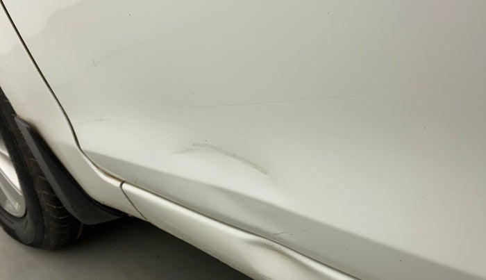 2015 Maruti Swift ZDI, Diesel, Manual, 1,34,650 km, Front passenger door - Slightly dented
