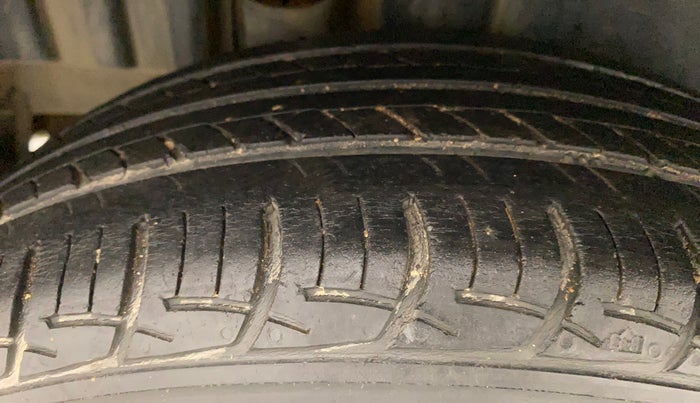 2015 Maruti Swift ZDI, Diesel, Manual, 1,34,650 km, Right Rear Tyre Tread