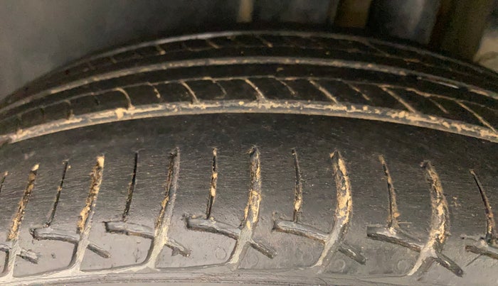 2015 Maruti Swift ZDI, Diesel, Manual, 1,34,650 km, Left Rear Tyre Tread