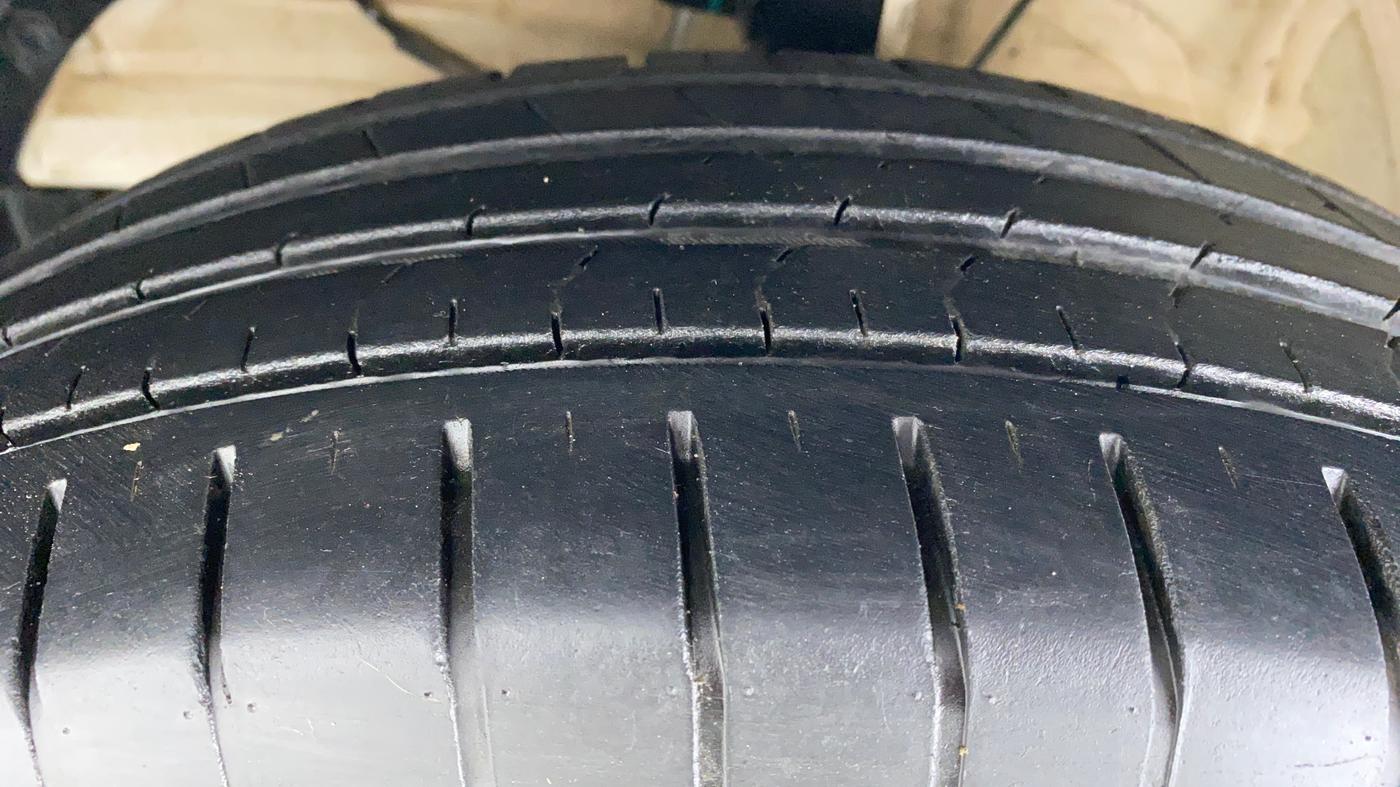 2020 Maruti Swift ZXI+, Petrol, Manual, 15,138 km, Left Front Tyre Tread