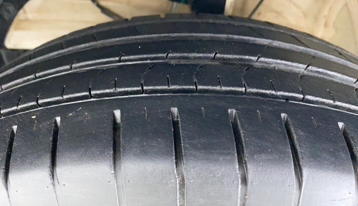 2020 Maruti Swift ZXI+, Petrol, Manual, 15,138 km, Left Front Tyre Tread