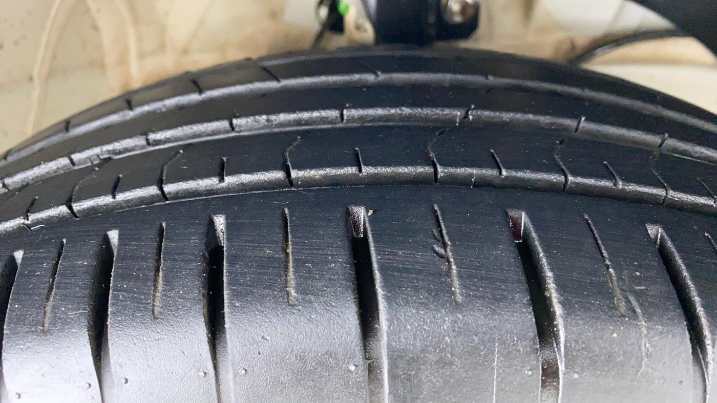 2020 Maruti Swift ZXI+, Petrol, Manual, 15,138 km, Right Front Tyre Tread