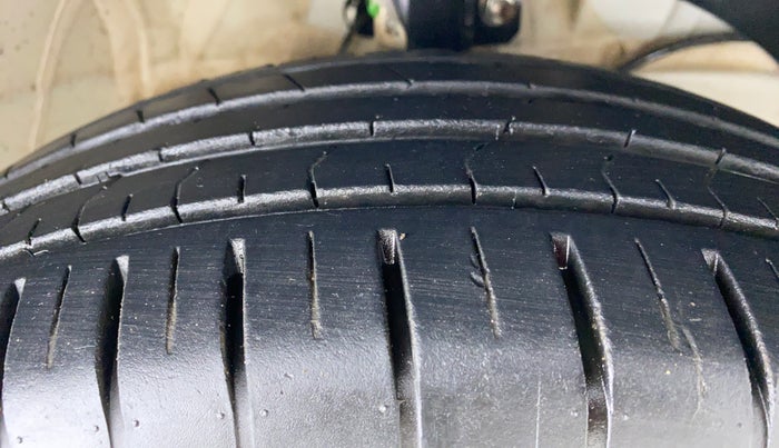 2020 Maruti Swift ZXI+, Petrol, Manual, 15,138 km, Right Front Tyre Tread