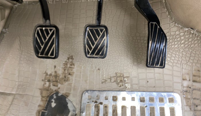 2017 Maruti Ertiga ZXI, Petrol, Manual, 59,866 km, Pedals