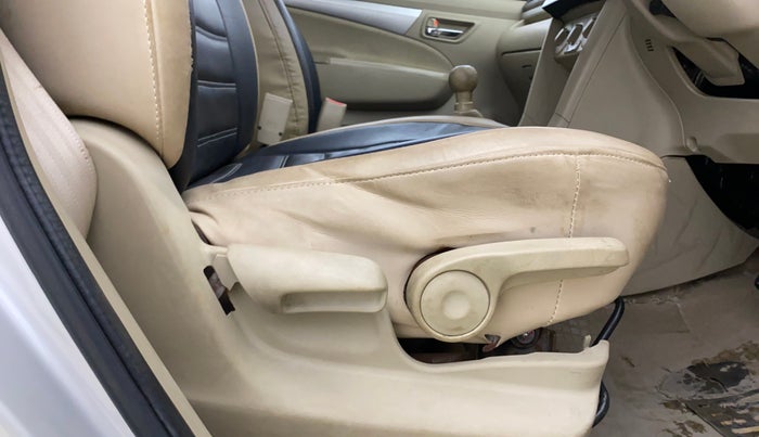 2017 Maruti Ertiga ZXI, Petrol, Manual, 59,866 km, Driver Side Adjustment Panel