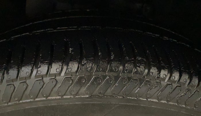 2019 Ford Ecosport TITANIUM 1.5L PETROL, CNG, Manual, 65,800 km, Left Front Tyre Tread