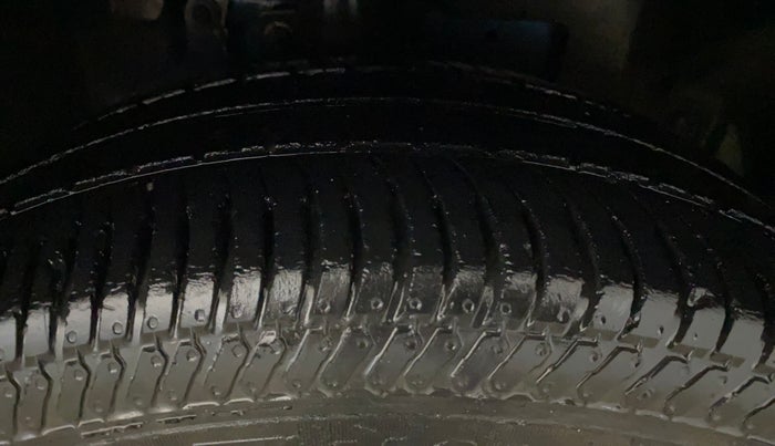 2019 Ford Ecosport TITANIUM 1.5L PETROL, CNG, Manual, 65,800 km, Right Front Tyre Tread