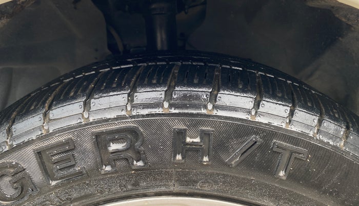 2019 Ford Ecosport TITANIUM + 1.5L DIESEL, Diesel, Manual, 1,05,820 km, Right Front Tyre Tread