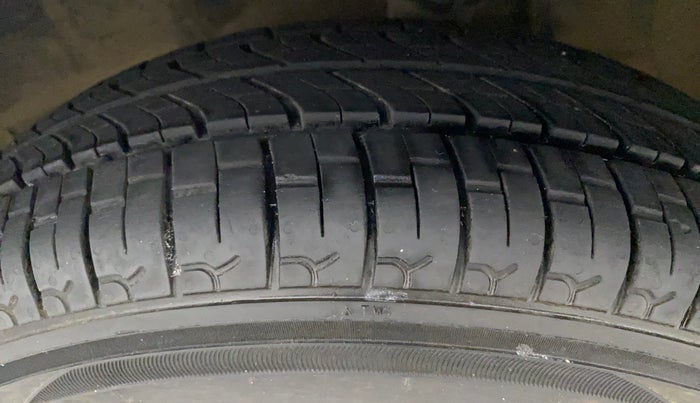 2019 Maruti Alto 800 LXI, Petrol, Manual, 30,812 km, Left Front Tyre Tread