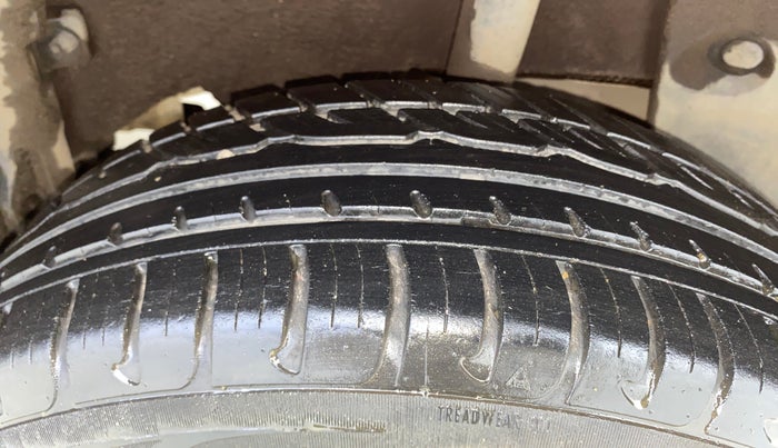 2018 Renault Duster RXS CVT, Petrol, Automatic, 32,660 km, Left Rear Tyre Tread