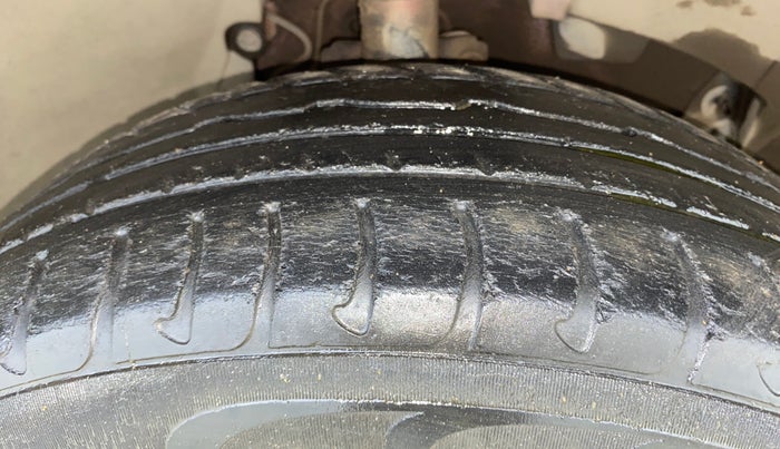 2018 Renault Duster RXS CVT, Petrol, Automatic, 32,660 km, Right Front Tyre Tread
