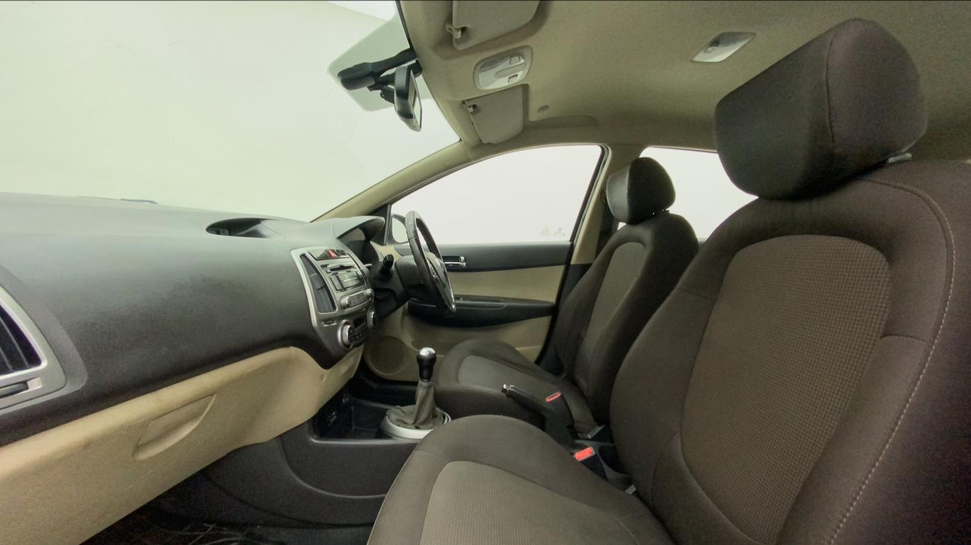 2013 Hyundai i20 SPORTZ 1.2, Petrol, Manual, 60,806 km, Right Side Front Door Cabin