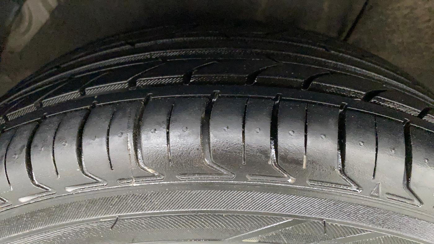 2013 Hyundai i20 SPORTZ 1.2, Petrol, Manual, 60,806 km, Right Rear Tyre Tread