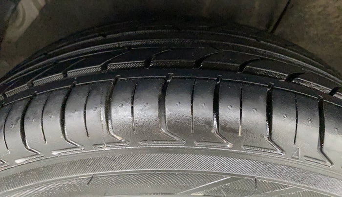 2013 Hyundai i20 SPORTZ 1.2, Petrol, Manual, 60,806 km, Right Rear Tyre Tread