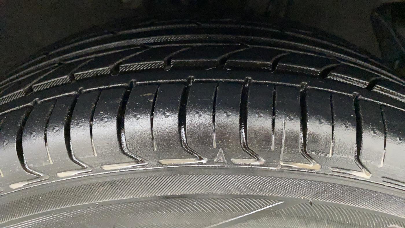 2013 Hyundai i20 SPORTZ 1.2, Petrol, Manual, 60,806 km, Right Front Tyre Tread