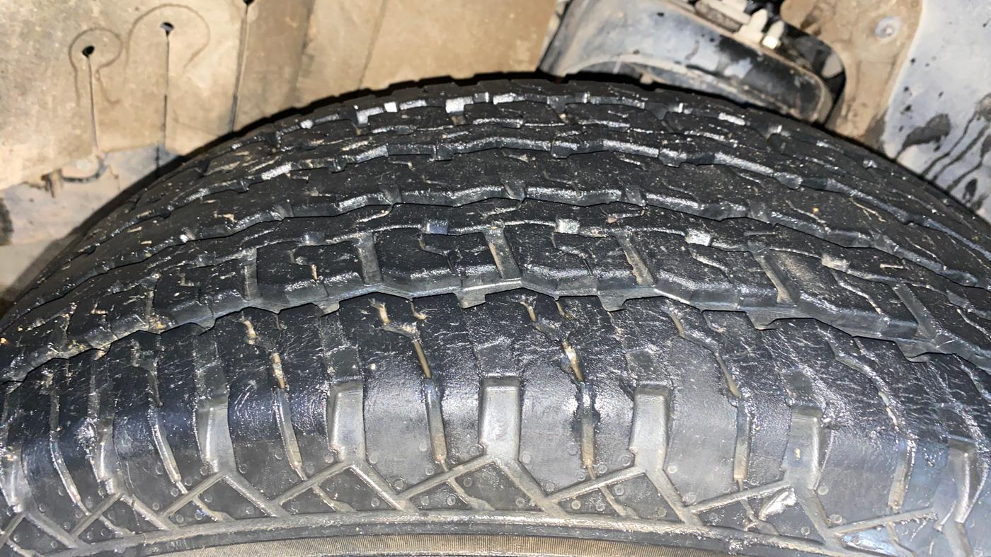 2021 Mahindra Thar LX  P 4WD AT CONVERTIBLE, Petrol, Automatic, 32,876 km, Right Front Tyre Tread