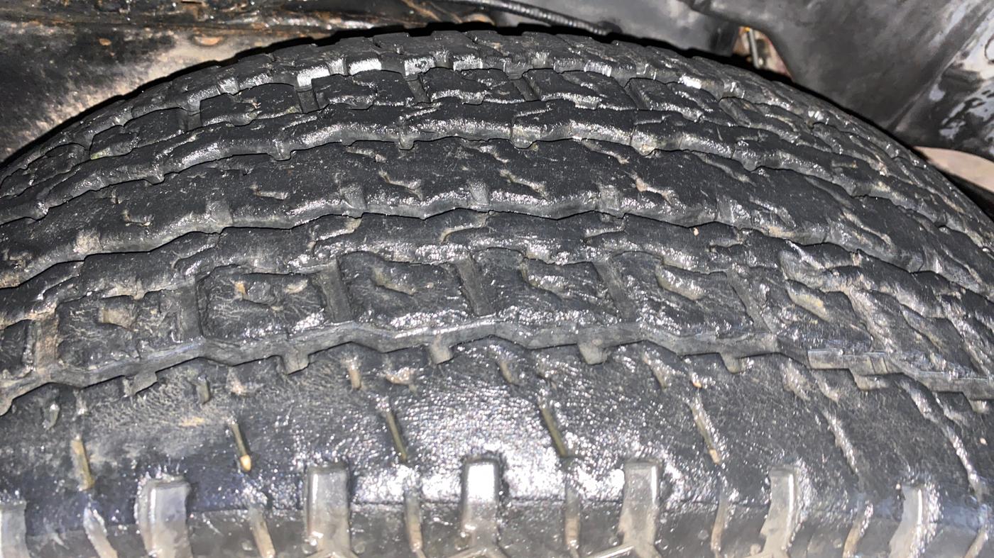 2021 Mahindra Thar LX  P 4WD AT CONVERTIBLE, Petrol, Automatic, 32,876 km, Right Rear Tyre Tread