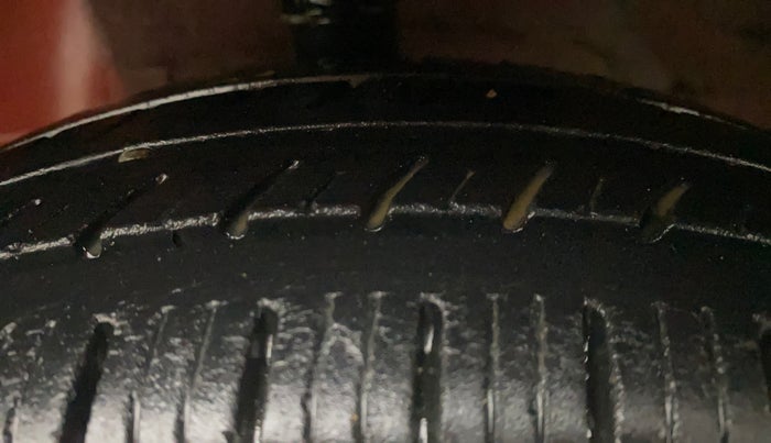 2012 Hyundai Eon D-LITE, Petrol, Manual, 73,497 km, Left Front Tyre Tread