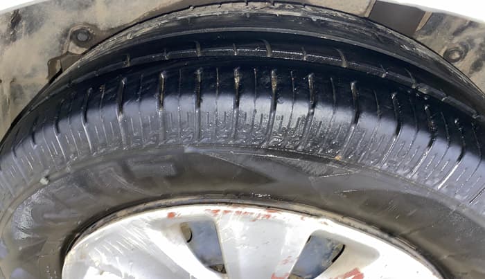2017 Maruti Ertiga VXI CNG, CNG, Manual, 67,313 km, Left Rear Tyre Tread