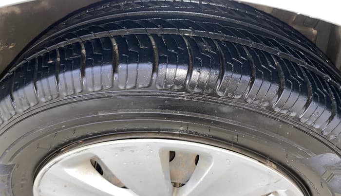 2017 Maruti Ertiga VXI CNG, CNG, Manual, 67,313 km, Right Front Tyre Tread