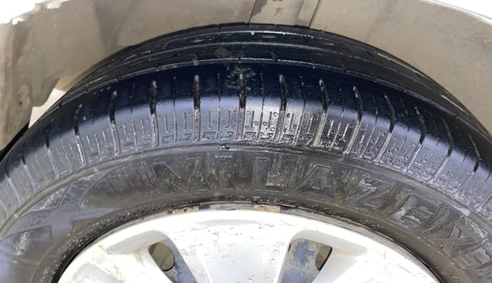2017 Maruti Ertiga VXI CNG, CNG, Manual, 67,313 km, Right Rear Tyre Tread