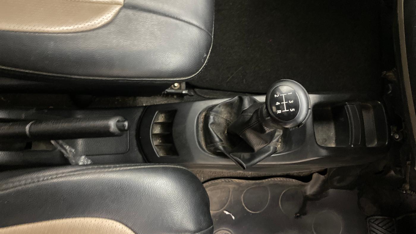 2013 Maruti Wagon R 1.0 LXI, Petrol, Manual, 56,923 km, Gear Lever