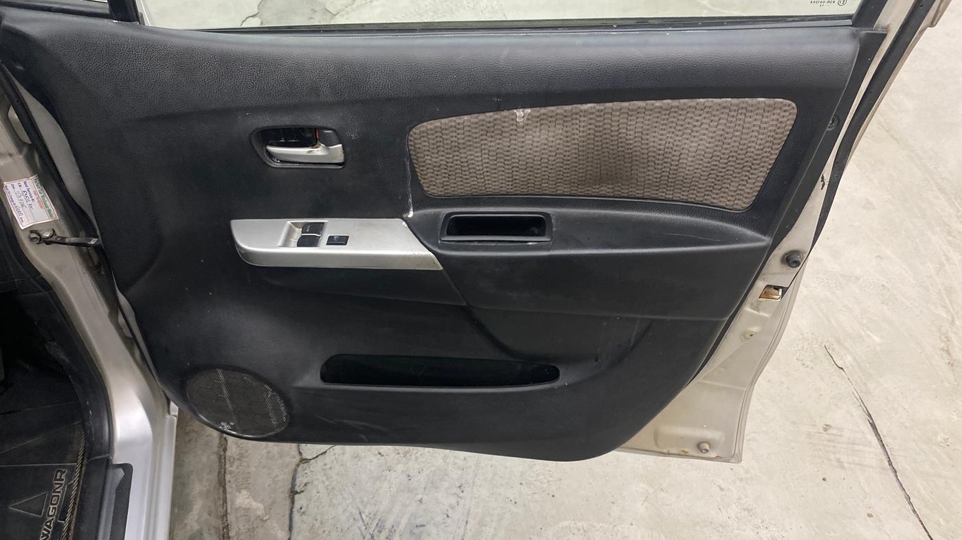 2013 Maruti Wagon R 1.0 LXI, Petrol, Manual, 56,923 km, Driver Side Door Panels Control