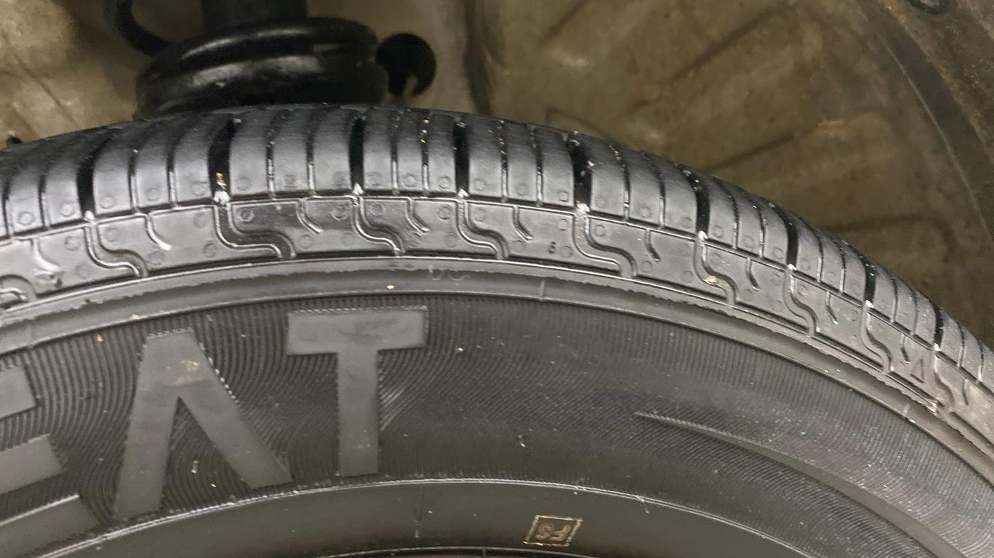 2013 Maruti Wagon R 1.0 LXI, Petrol, Manual, 56,923 km, Left Front Tyre Tread