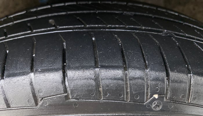 2017 Maruti Wagon R 1.0 LXI CNG, CNG, Manual, 72,674 km, Left Front Tyre Tread