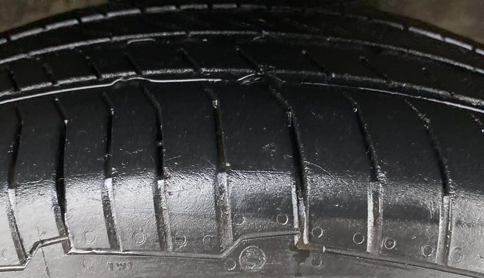 2017 Maruti Wagon R 1.0 LXI CNG, CNG, Manual, 72,674 km, Right Front Tyre Tread