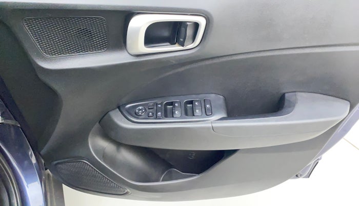 2021 Hyundai VENUE SX 1.0 TURBO, Petrol, Manual, 50,486 km, Driver Side Door Panels Control