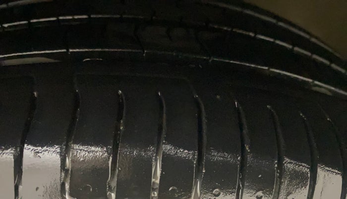 2015 Volkswagen Polo HIGHLINE1.5L, Diesel, Manual, 81,615 km, Left Front Tyre Tread