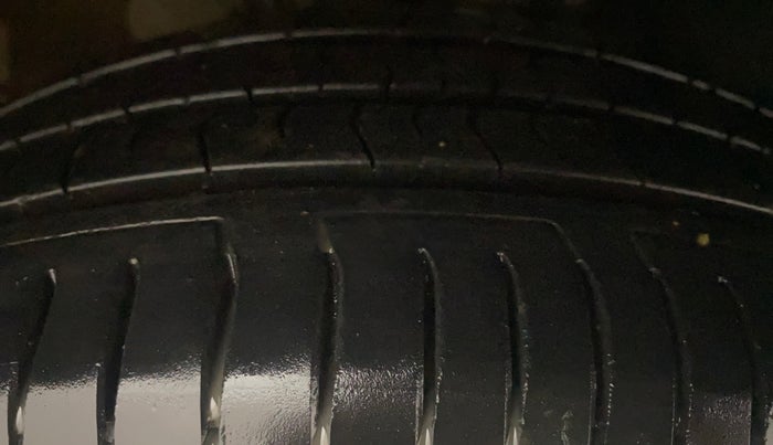 2015 Volkswagen Polo HIGHLINE1.5L, Diesel, Manual, 81,615 km, Right Front Tyre Tread