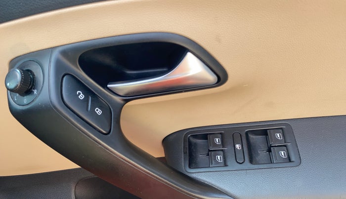 2015 Volkswagen Polo HIGHLINE1.5L, Diesel, Manual, 81,615 km, Driver Side Door Panels Control