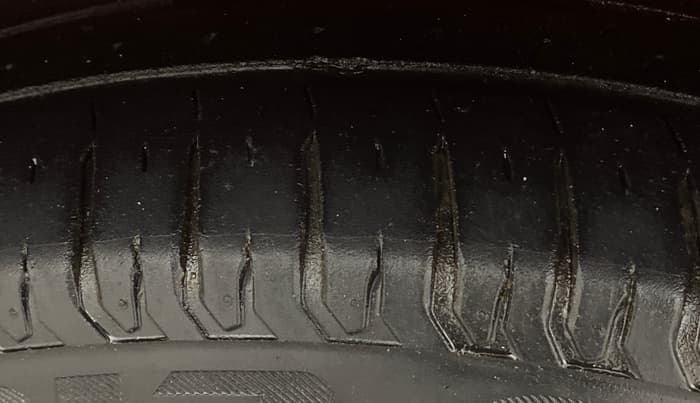 2025 Maruti Swift ZXi AMT, Petrol, Automatic, 62,398 km, Left Front Tyre Tread