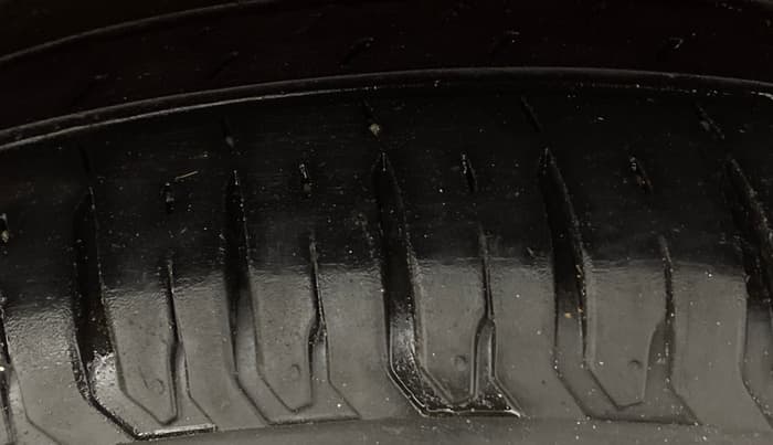 2025 Maruti Swift ZXi AMT, Petrol, Automatic, 62,398 km, Left Rear Tyre Tread