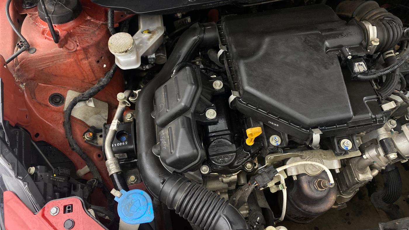 2025 Maruti Swift ZXi AMT, Petrol, Automatic, 62,398 km, Engine View - Right