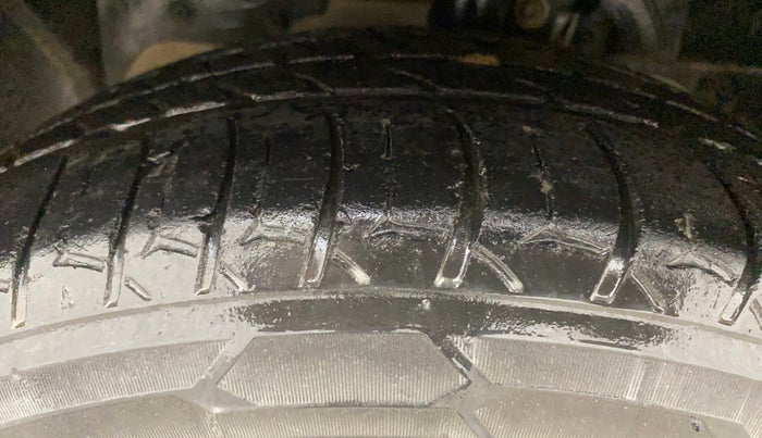 2020 Ford FREESTYLE TITANIUM 1.2 PETROL, Petrol, Manual, 1,14,560 km, Left Front Tyre Tread